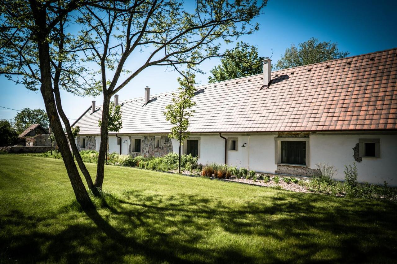 Pajta Apartman Es Vendeghaz 塔塔 外观 照片