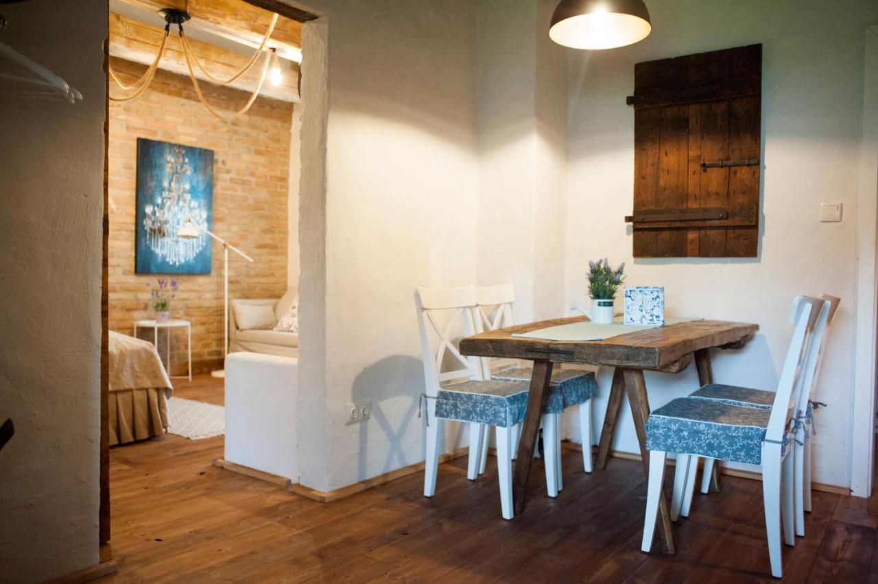 Pajta Apartman Es Vendeghaz 塔塔 外观 照片