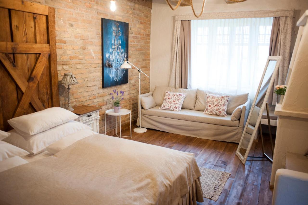 Pajta Apartman Es Vendeghaz 塔塔 外观 照片