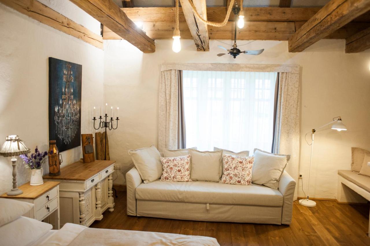 Pajta Apartman Es Vendeghaz 塔塔 外观 照片