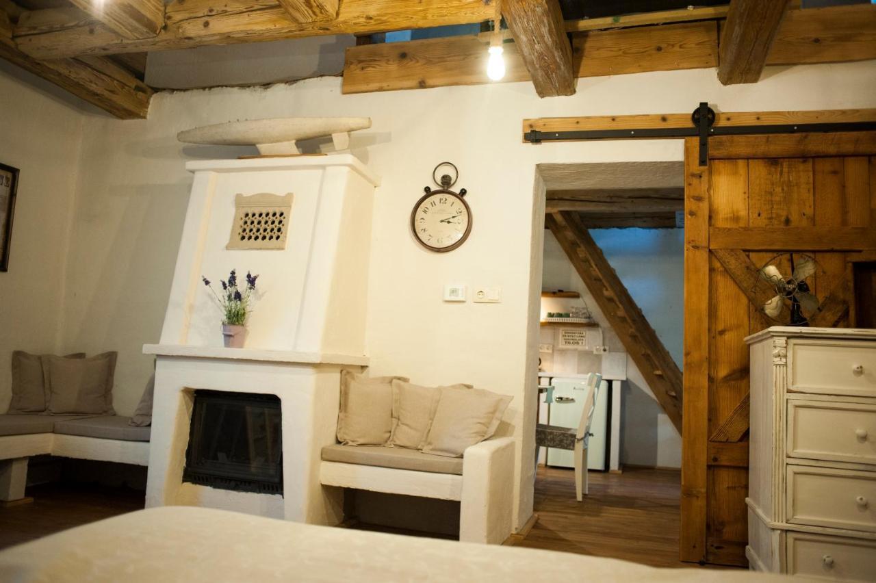 Pajta Apartman Es Vendeghaz 塔塔 外观 照片