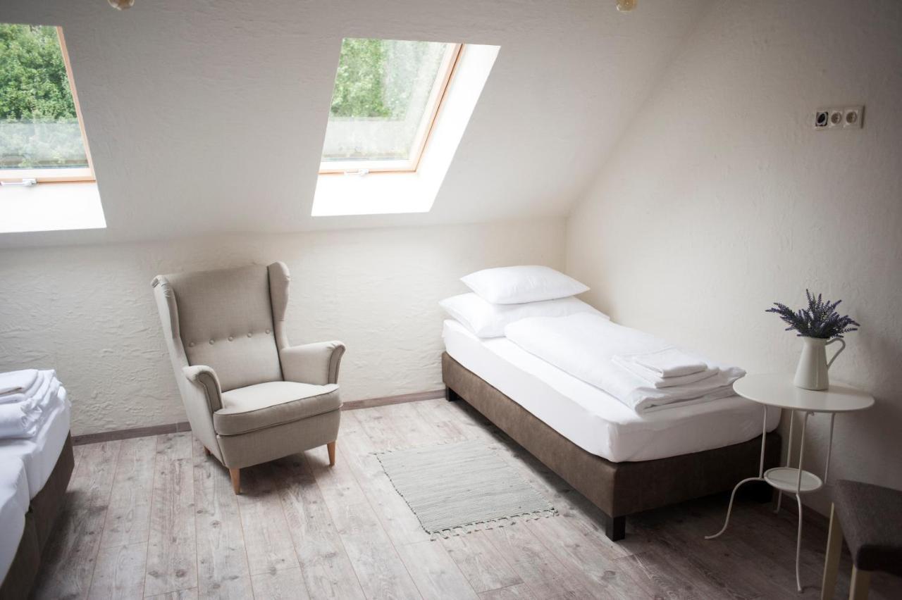 Pajta Apartman Es Vendeghaz 塔塔 外观 照片